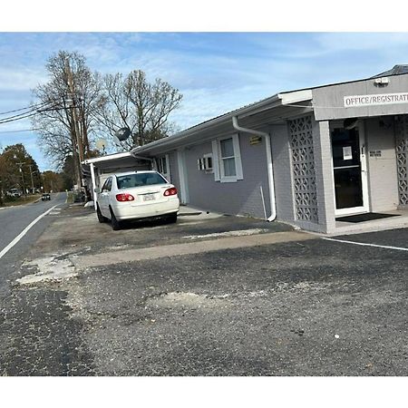 Tri-City Motel By Oyo Forest City Spindale ภายนอก รูปภาพ